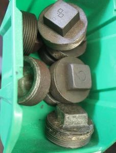2.5 PIPE PLUGS