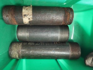 1 & 1 34 PIPE NIPPLES IN GREEN TOTE