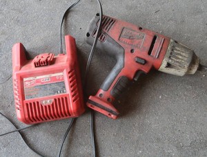 HEAVY DUTY 28 VOLT IMPACT GUN AND CHARGER