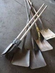 POST HOLE DIGGER AND 4 SQUARE SHOVELS