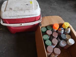 IGLOO RED COOLER AND BOX OF 17 ASSORTED SPRAY PAINTS