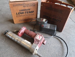 ALMITE GREASE GUN AND BATTERY & CHARGER  BOX OF NEW GREASE CARTRIDGES