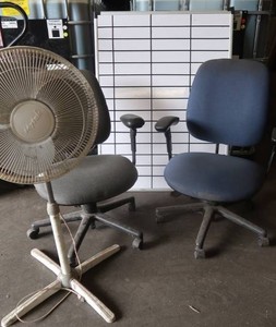 2 COMPUTER CHAIRS, WHITE BOARD, AND FAN