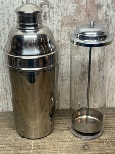 Extra Large Shaker and Straw Holder