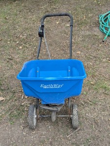 Earth Way SeederSpreader - Blue