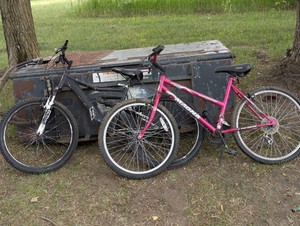 Set of 2 Mountain Bikes His & Hers