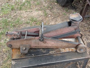 Small Floor Jack - Auto - No Handle