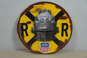 Novelty Metal Sign - Railroad Crossing