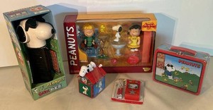 Peanuts Snoopy Collectibles Lot PEZ Lunch Box Radio Figurines Tin