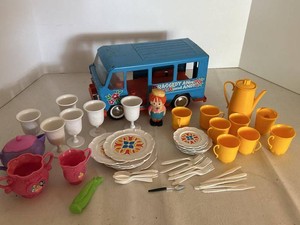 Buddy L Raggedy Ann Camper Van with Vintage Toy Dishware Lot