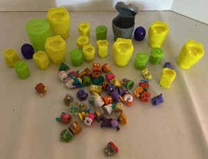 The Trash Pack Mini Trash Can Bins & Figures Mixed Lot Toys