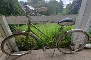 Vintage Huffy Sportsman Womens Cruiser Bicycle Green Step-Through