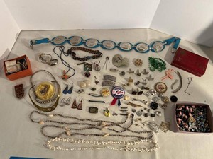 Vintage Costume Jewelry & Accessories Mixed Lot Concho Belt Pins Earrings