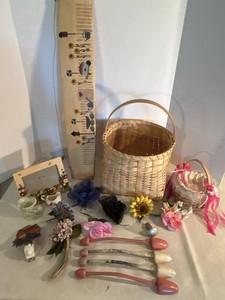 Vintage Mixed Home Decor Lot Woven Basket Wall Comb Flowers Frame
