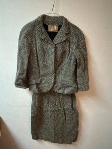 Vintage Peck & Peck 2 Piece Boucle Wool Skirt Suit Gray Black