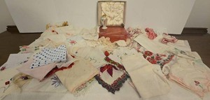 Vintage Handkerchief Lot w Lucite Storage Box & Vanity Accessories