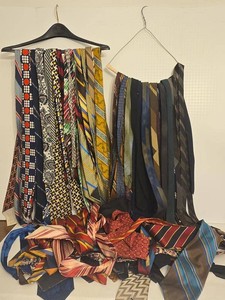 Vintage Men��s Necktie Lot Assorted Stripe Paisley Novelty Print Ties
