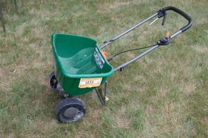 Scotts Turf Builder EdgeGuard Broadcast Spreader