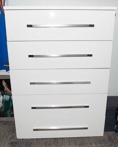 Modern High-Gloss White 5-Drawer Dresser