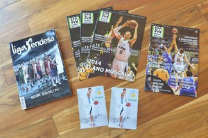 Spanish Basketball Magazines Featuring Mike Muscala  2 Signed Photos