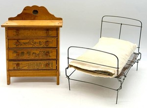 Dollhouse Furniture Set Wire Bed & Wooden Chest of Drawers