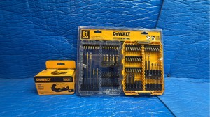 NEW Dewalt 20V MAX 5 AH battery and 81pc bit set