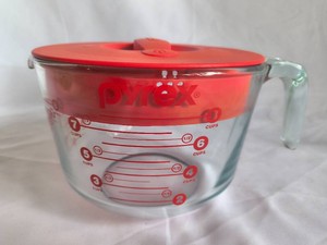 Pyrex large Glass Measuring cup with Lid-NEW