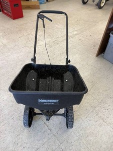Yardworks Lawn Spreader
