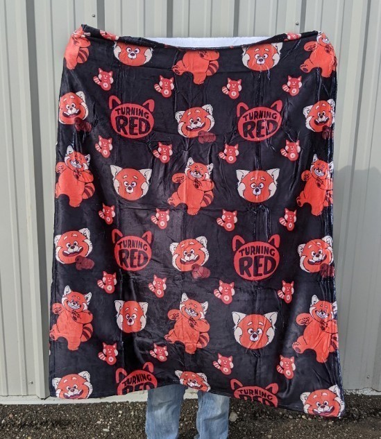 Disneys Turning Red Throw Blanket 40 x 50 - Brand New Z