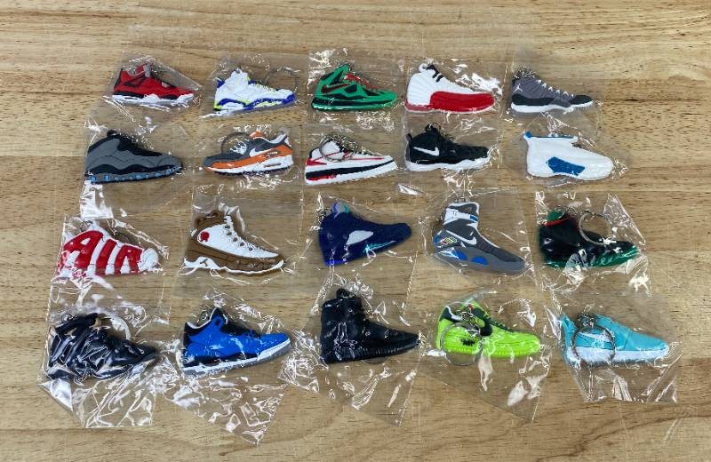 20 Brand New Nike, Air Jordan, Air Max, Kobe Sneaker Shoe Keychains Z