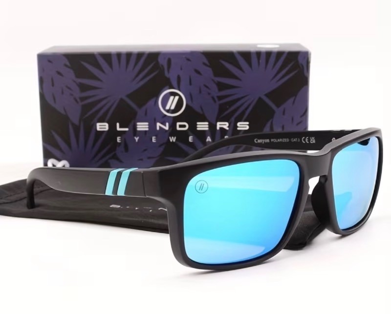 Blenders Eyewear Polarized Black UV Sunglasses - Brand New Z