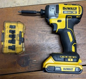 DeWalt 20V MAX XR Impact Driver Kit With Battery & Bit Set
