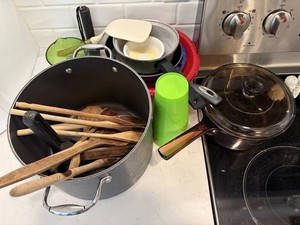 Visions France V-25-B Cookware & Angel Shakers Mixed Lot
