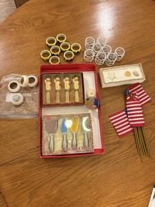 DCI Cut the Cheese Cheese Knife Set, Napkin Rings & Mixed Tabletop Decor