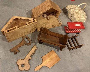 Wooden Dollhouse Furniture & Accessories Mixed Lot