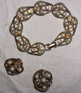 Costume Jewelry Necklace & Earrings Set
