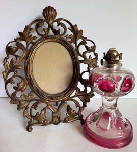 Vintage Ornate Picture Frame & Cranberry Glass Oil Lamp Mixed Lot