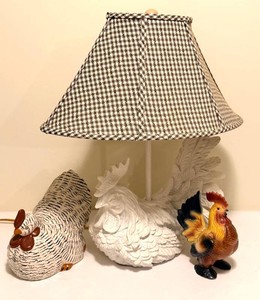 Rooster Table Lamp With 2 Ceramic Figurines (Lot of 3)