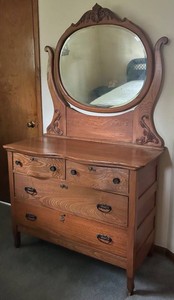 Vintage Oak Dresser With Mirror 42 X 21 X 33 in