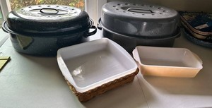 Enamel Roasters & Rectangular Baking Dishes Mixed Lot of 4