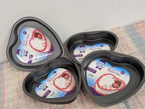 4 Heart Shaped Baking Pans