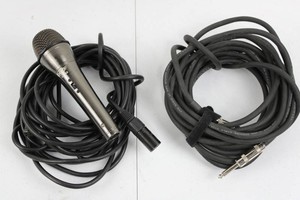 Peavey M-9 Microphone With Amp Cable