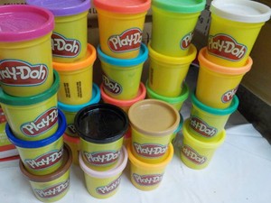 24 Hasbo Play-Doh Modeling Compound...