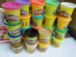 24 Hasbo Play-Doh Modeling Compound...