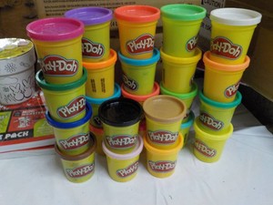 24 Hasbo Play-Doh Modeling Compound...