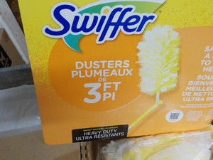 2 Swiffer 3 ft Dusters with extra d...