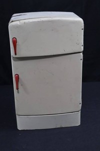 Vintage 1950s Wolverine Metal Toy Refrigerator 14 High