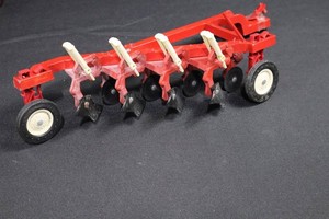 Ertl 116 Scale Farm Implement - Plow or Disk
