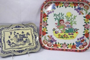 Raggedy Ann & Andy Metal Serving Tray, Ohio Art Blue Willow Tray Mixed Lot