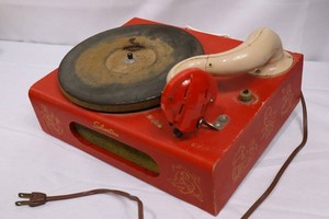 Vintage 1940s Silvertone Childrens Phonograph - Tested Working